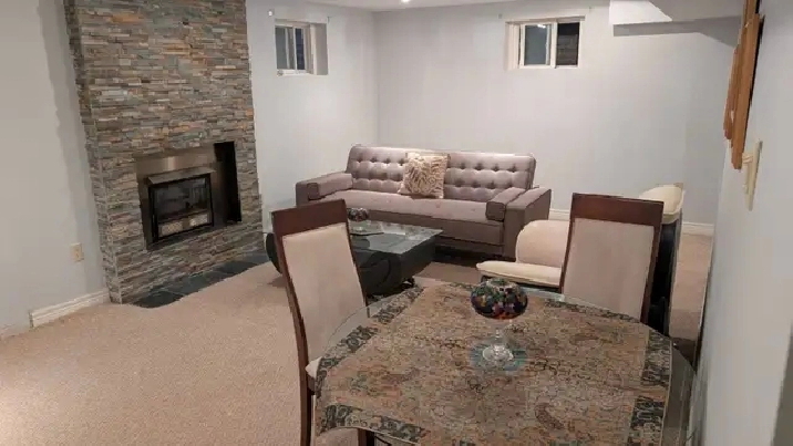 1300 Sq Ft 1 Bedroom Basement Apartment in  Royal Orchard