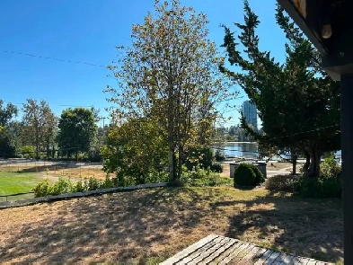 $3,100 / 3br - 3300ft2 - Spacious 3 Bedroom House on Mill Lake