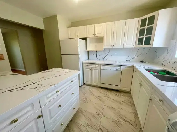 5 Bedroom Home in Belleville $2950