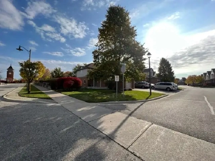 Roehampton Crescent - Parking Space Rental - Roehampton Crescent