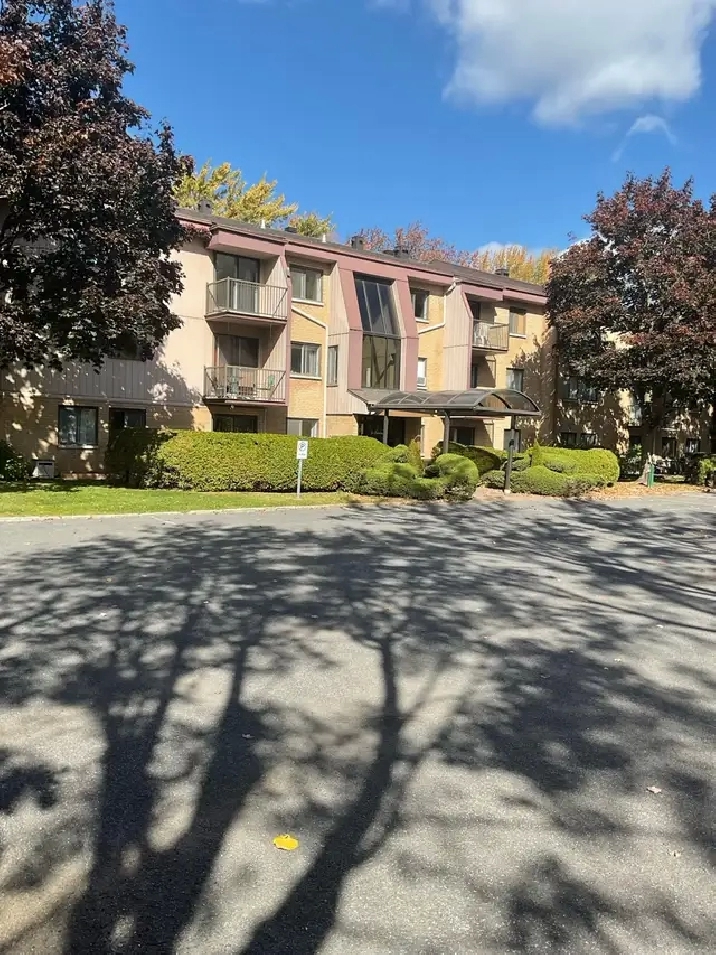 APPARTEMENT À LOUER 4.5
