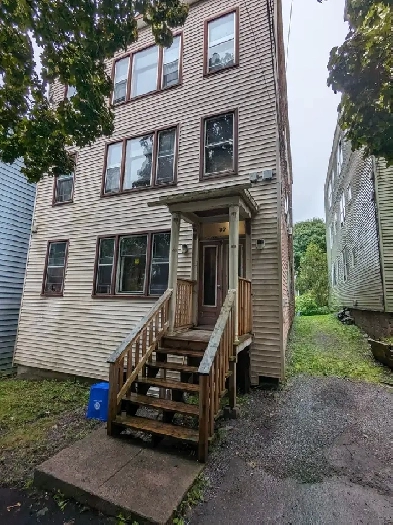 37 Victoria St #2 - 3BR North, 2nd Floor, Spacious, Storage, W/D