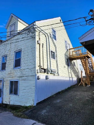 220A King St W - Newly Renovated Studio West, Util incl