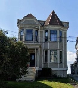 183.5 Douglas Ave - Beautiful 1BR Den North, Parking, Laundry