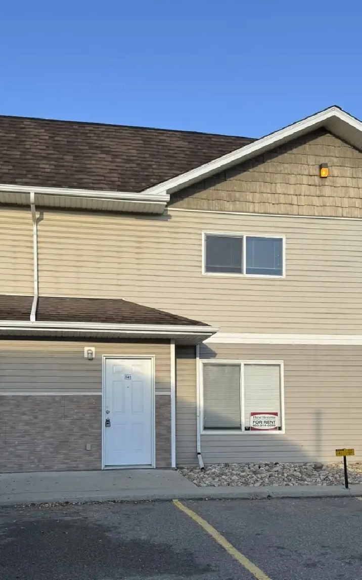 Maintenance Free Townhouse! 3 Bed 1.5 Bath in Johnstone Crossing