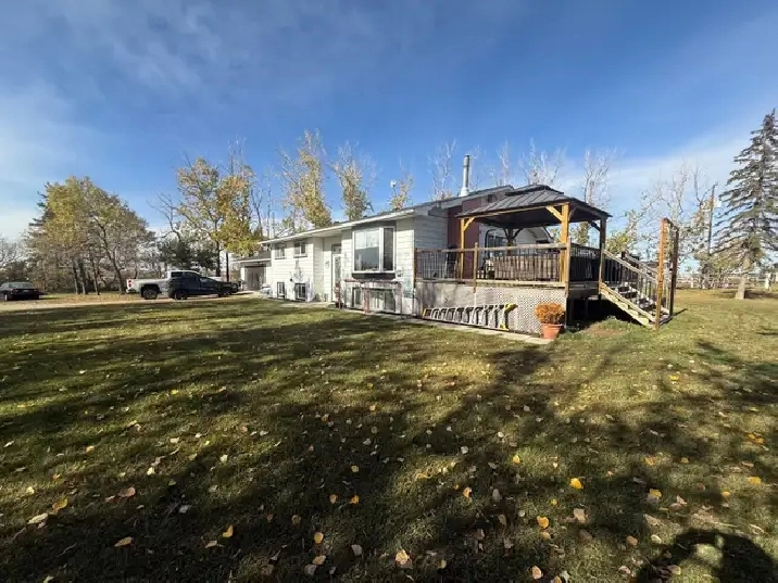 Acerage house for rent 20 acres