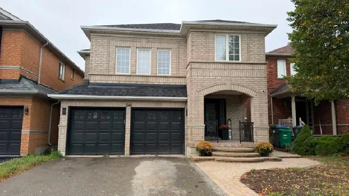 ACCOMMODATION AVAILABLE IN BRAMPTON NEAR MOUNT PLEASANT GO!