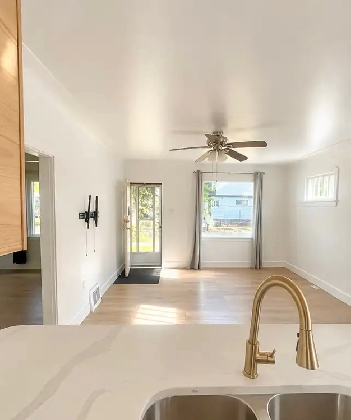 Renovated 2 Bedroom Mainfloor House