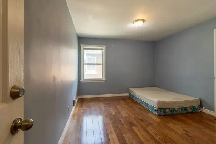 MOVE IN NOW,suitable for 2people or private,step to MOHAWK