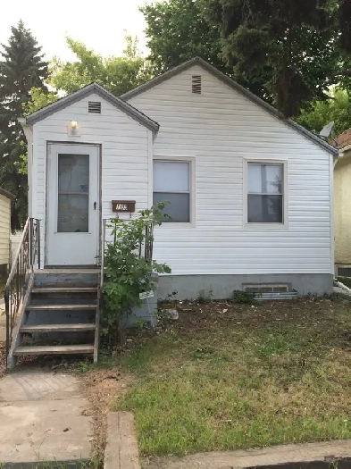 1123 Idylwyld Dr N! Whole House! Across SK Polytechnic Campus!