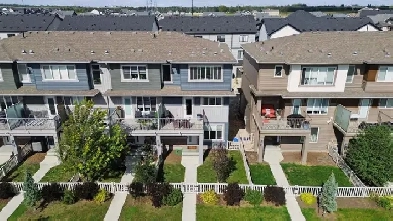 2,175 Sq Ft Lot with Fee-Free 3 Bed Uplands Townhome
