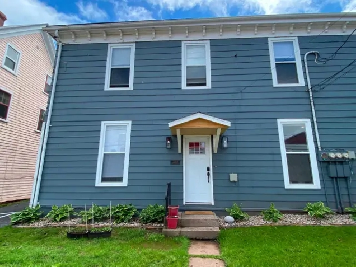 Downtown C'Town 3 Bed, 1.5 Bath Beautifully Renovated Townhouse