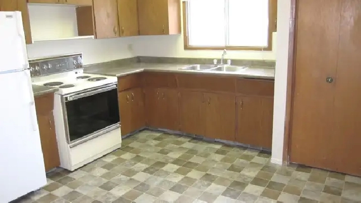 East-side / South Nutana - Excellent quiet family location