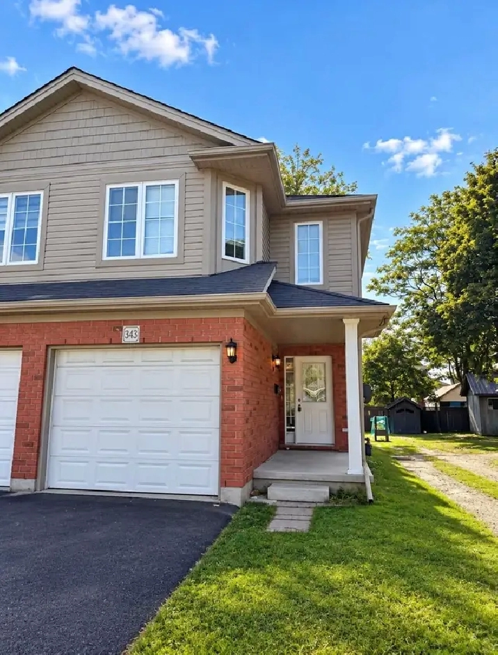 Nice 3 bed/2ba Semi-Detached Home Available Now (Brantford)