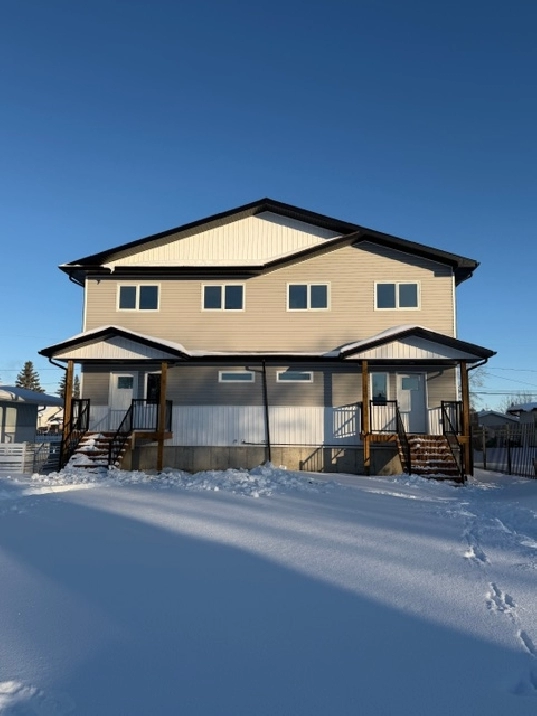 Brand new! Attached 3 bedroom family home in Warman