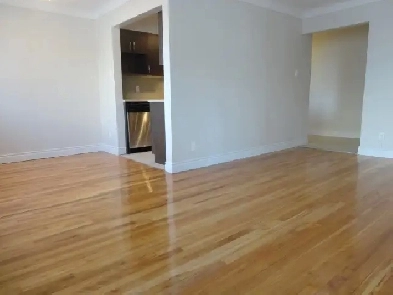 BEAUTIFULLY UPGRADED  2 BDRM