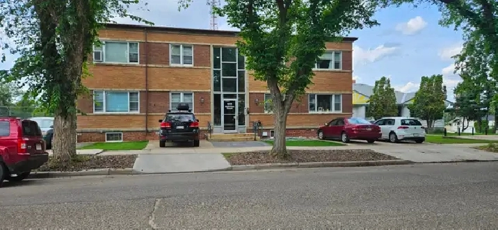 FIND A WARM PLACE - BEAUTIFUL 2 BEDROOM ON THE HILL!