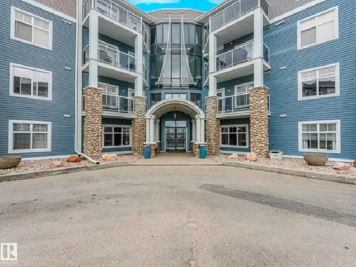 Renovated Pet-Friendly 2 Bed   Den Oxford Condo, Titled Parking