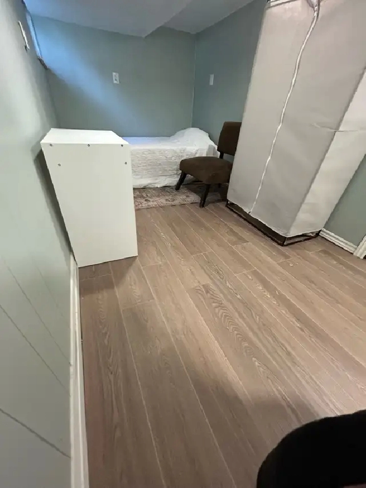 Basement Room for Rent 750$ – Dufferin & Eglinton
