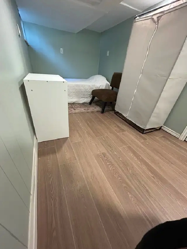 Basement Room for Rent 750$ – Dufferin & Eglinton