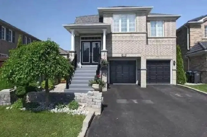 Beautiful 3- bedroom Detached House for Rent