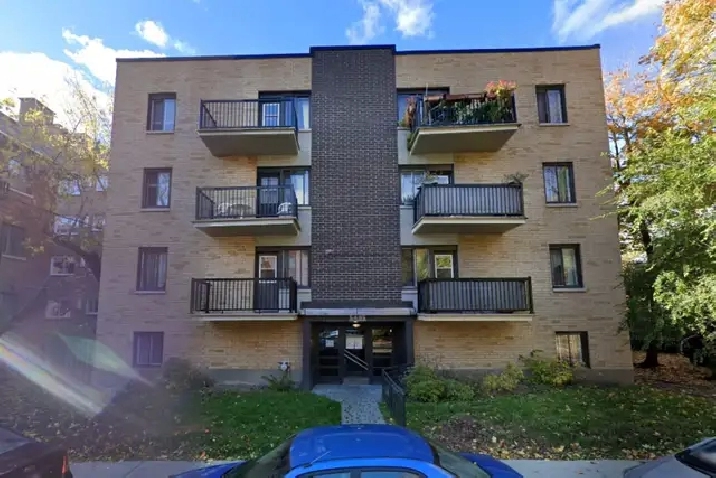 Bright 2 1/2 metro Snowdon & Villa MariaAvailable Now