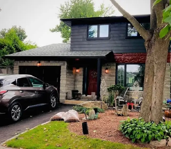 GORGEOUS BOWMAMVILLE LOWER APARTMENT