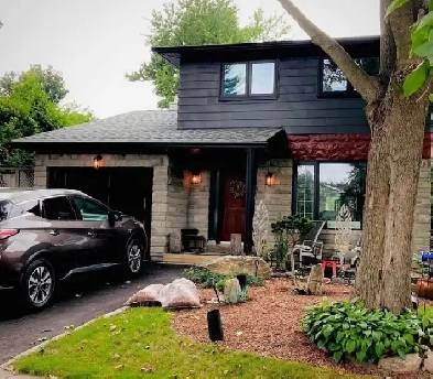 GORGEOUS BOWMAMVILLE LOWER APARTMENT