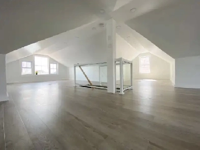 Bright & Spacious Home w/ Studio Loft for 5  Quiet Neighbourhood