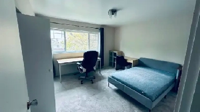 3 bedroom suite, include front yard.available now