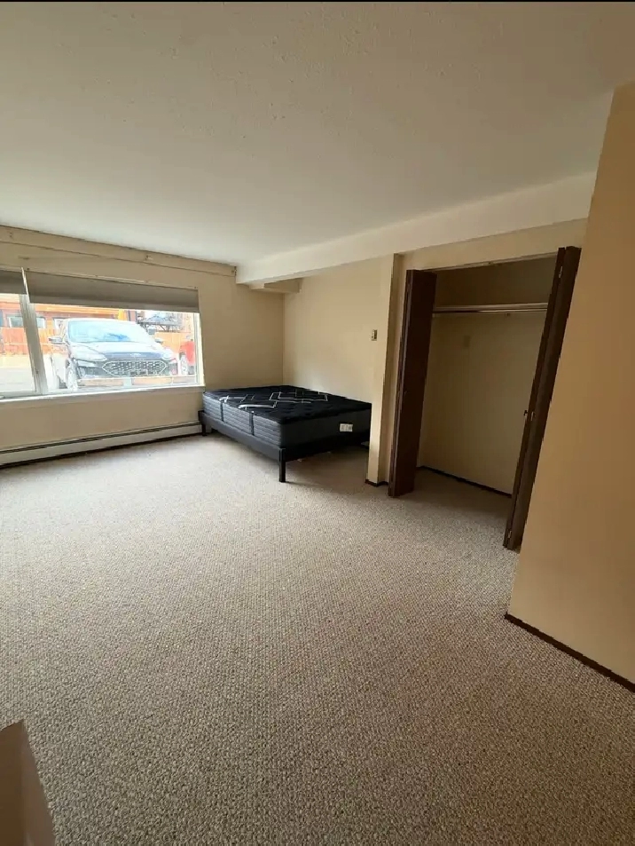Studio/Bachelor  Suite