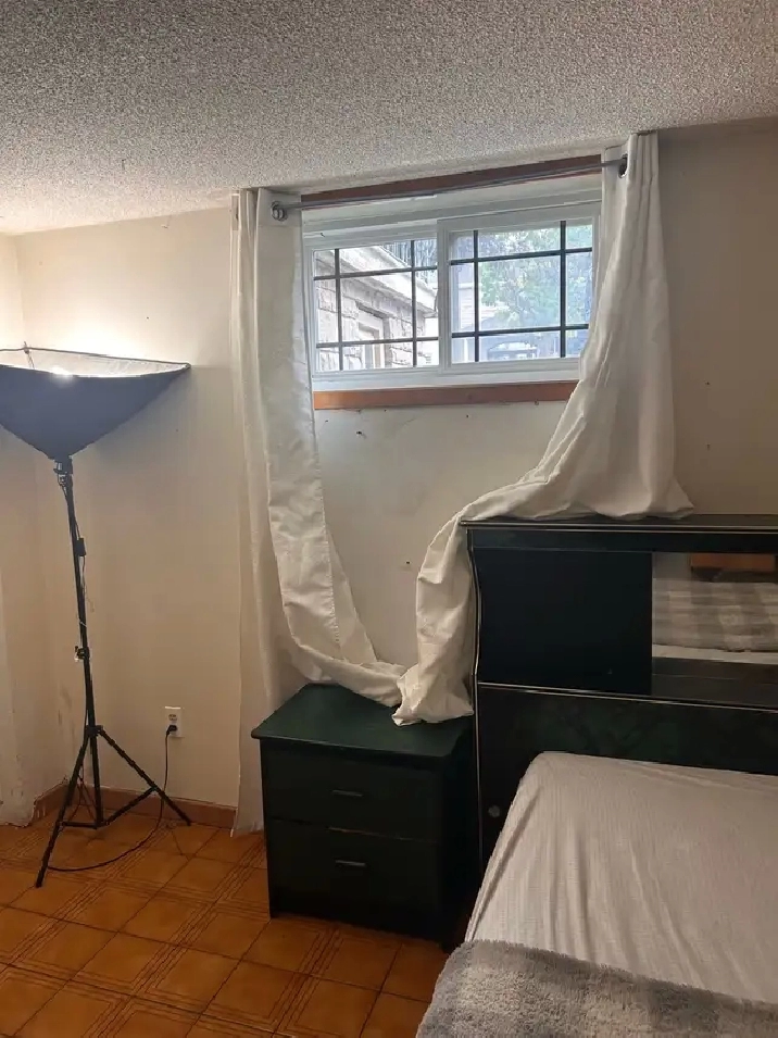 ROOM FOR RENT 850 A MONTH AVAILABLE RIGHT AWAY
