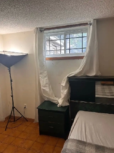 ROOM FOR RENT 850 A MONTH AVAILABLE RIGHT AWAY