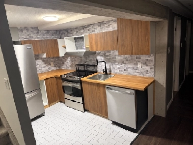 1975$ 3 bedroom November 1st