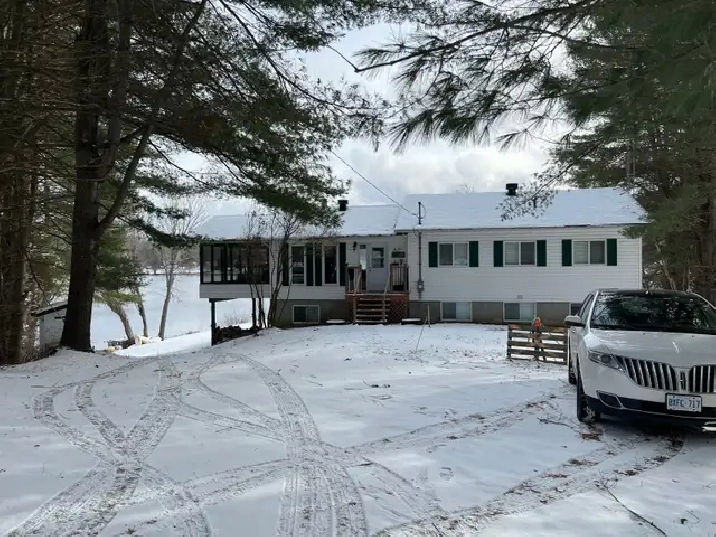WINTER COTTAGE RENTAL Beautiful Lakeside Family Cottage -