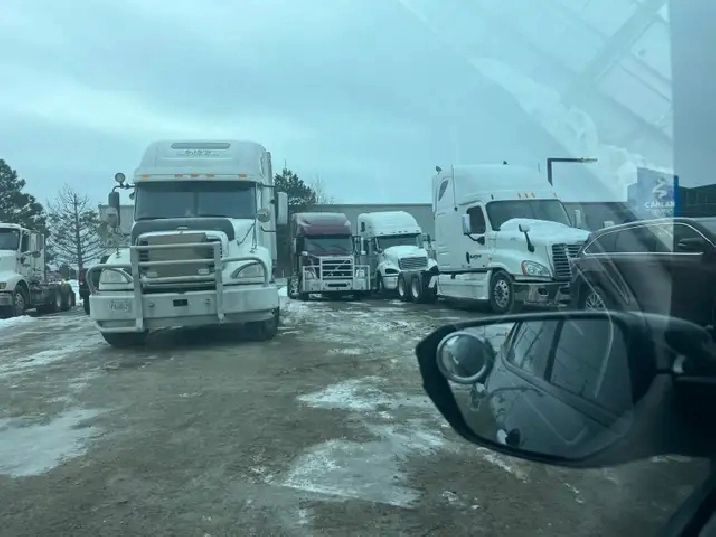 BOBTAIL TRACTOR PARKING