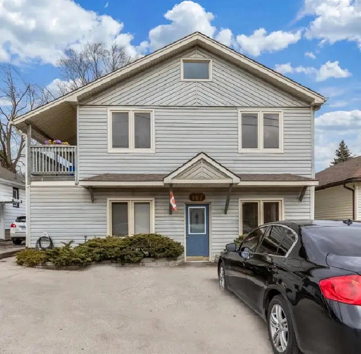Dundas 1bd rm plus den quiet building close to Mcmaster