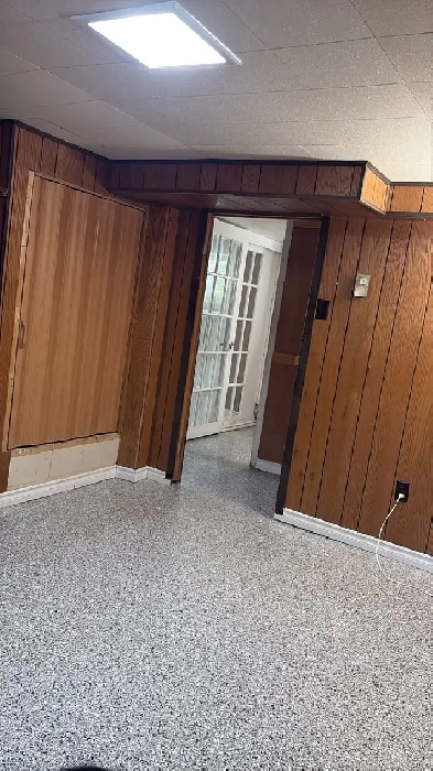 Close  Pearson  Airport !! 2 bedroom ( 1 main   Den) bas