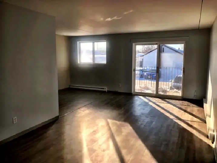 Spacious and Sunny! 2 bedroom apartment in Westfort, $1850   H