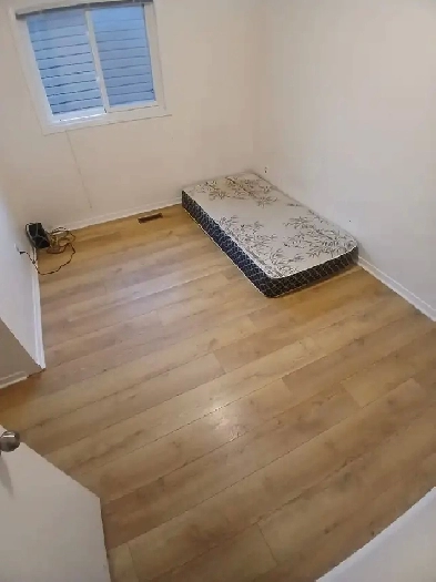 SHARED & PRIVATE ROOM AVAILABLE IN MISSISSAUGA