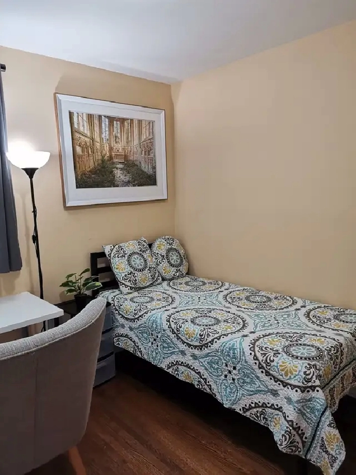 Sunny Bedroom in North York Near York University for rent