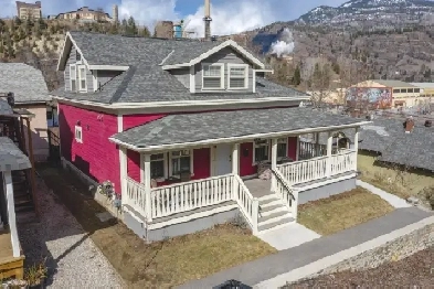Top Floor Apartment in Renovated Heritage House