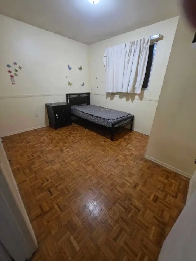 Room for Rent In Scarborough