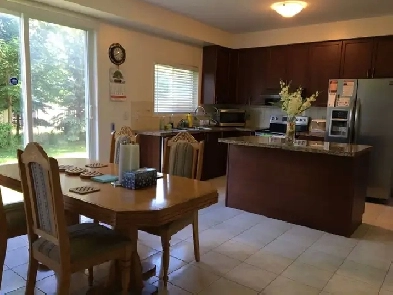 Room for rent in Oshawa near Ontario Tech University and DC