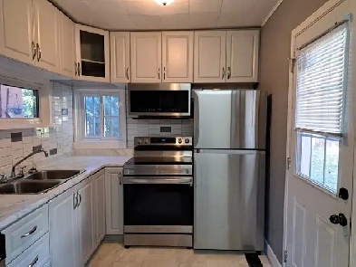 Main Floor 2 Bedroom Unit | Fenced Backyard & In-Suite Laundry