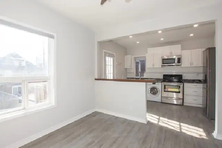 87 Barnesdale Blvd, Hamilton - All Inclusive 2 Bed Upper