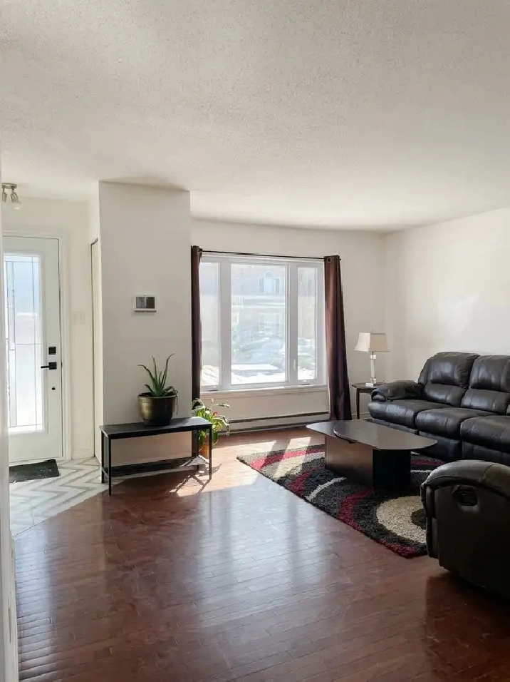Maison 3 chambres, 1,5 SDB, cour, parking, libre dès maintenant