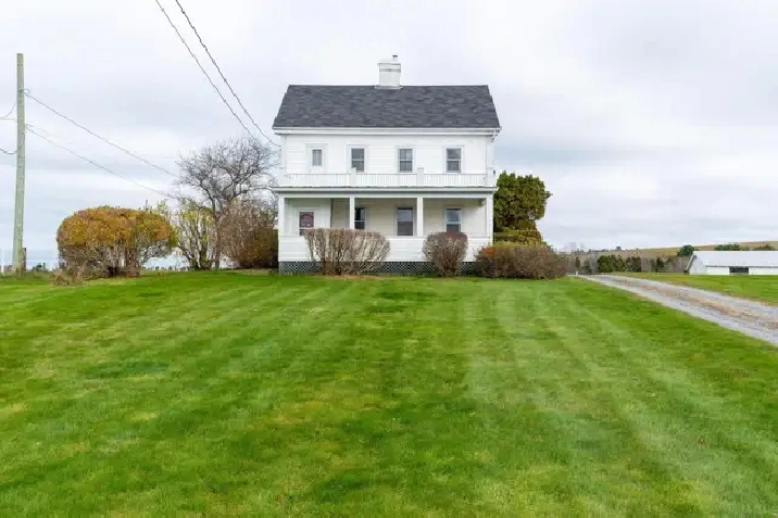 Entire 4 BR, 2Bath Lunenburg Farmhouse for Rent