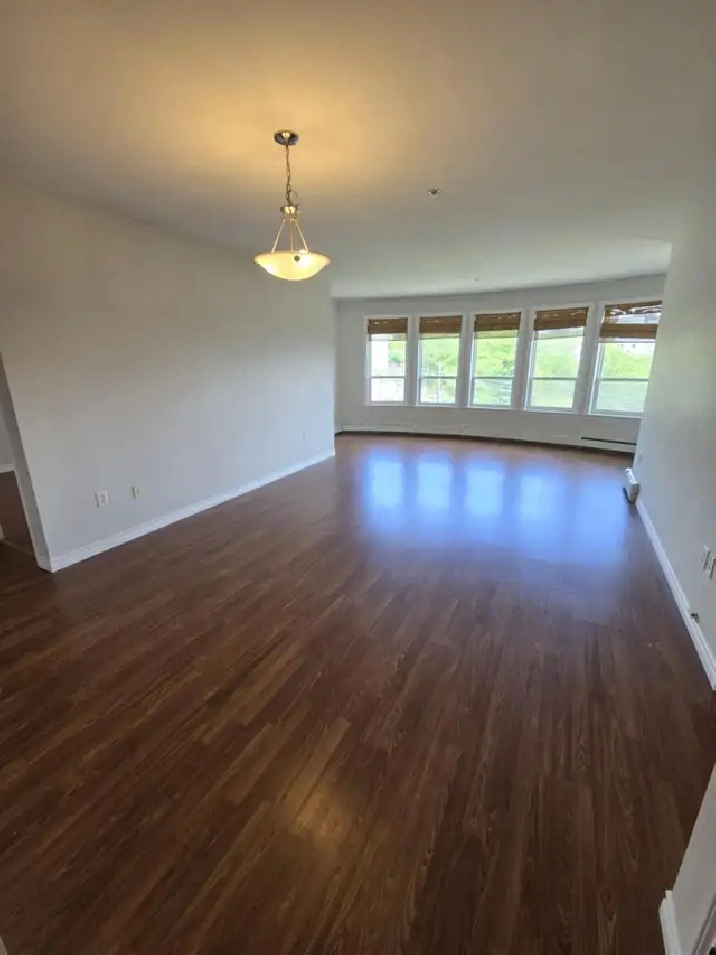 Modern 2BR   Den w/ In-Suite Laundry - Heat/Water/PK Inc