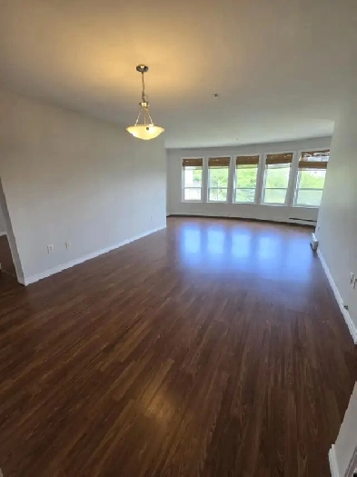 Modern 2BR   Den w/ In-Suite Laundry - Heat/Water/PK Inc
